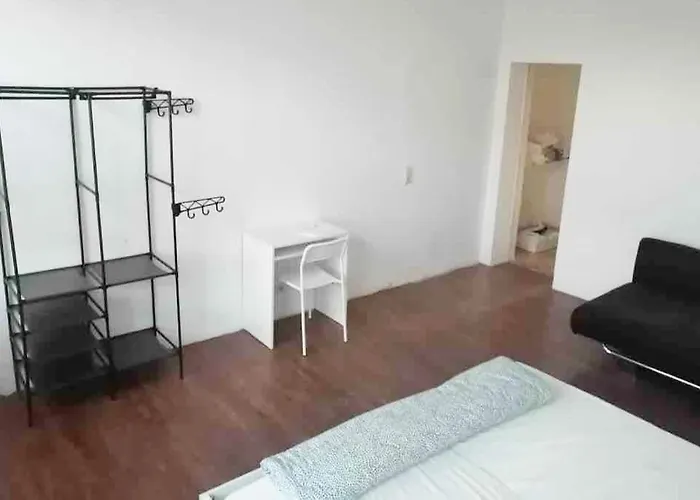 With Balcony & Garden N1l Lägenhet Zeitz