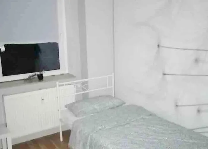 With Balcony & Garden N1l Lägenhet Zeitz