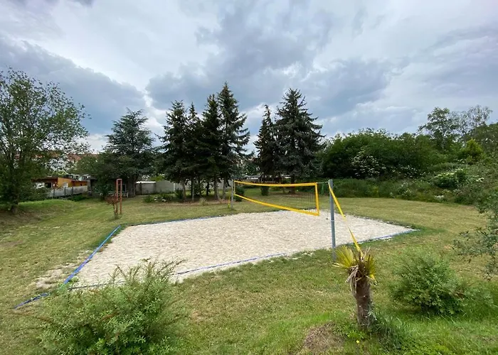 With Balcony & Garden N1l Lägenhet Zeitz