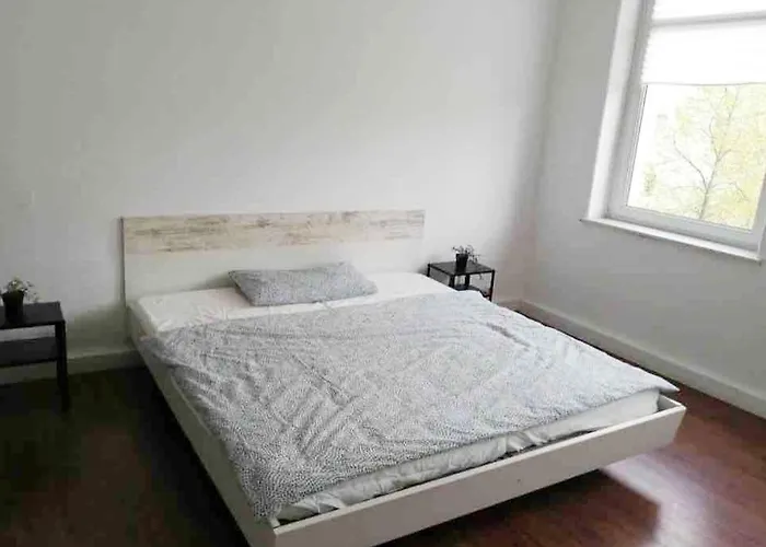 Lägenhet With Balcony & Garden N1l